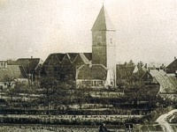 Pfarrkirche Sankt Johannes Baptist mit altem Turm vor 1882. (Foto: Heimatverein Altenberge)
